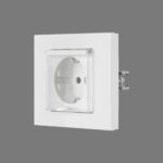 Розетка з заз. з кришкою та шторками Grano біла - Зображення 2